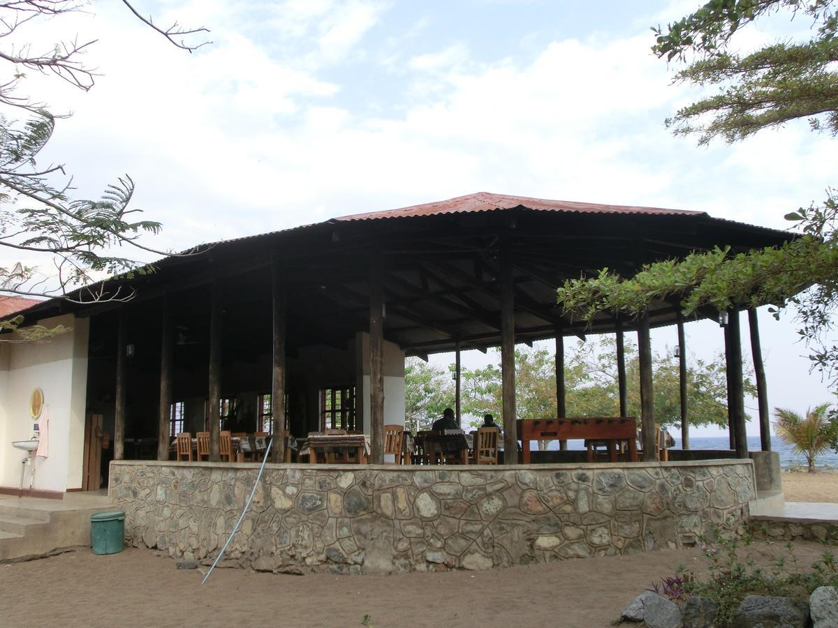 Matema Lake Shore Resort エクステリア 写真