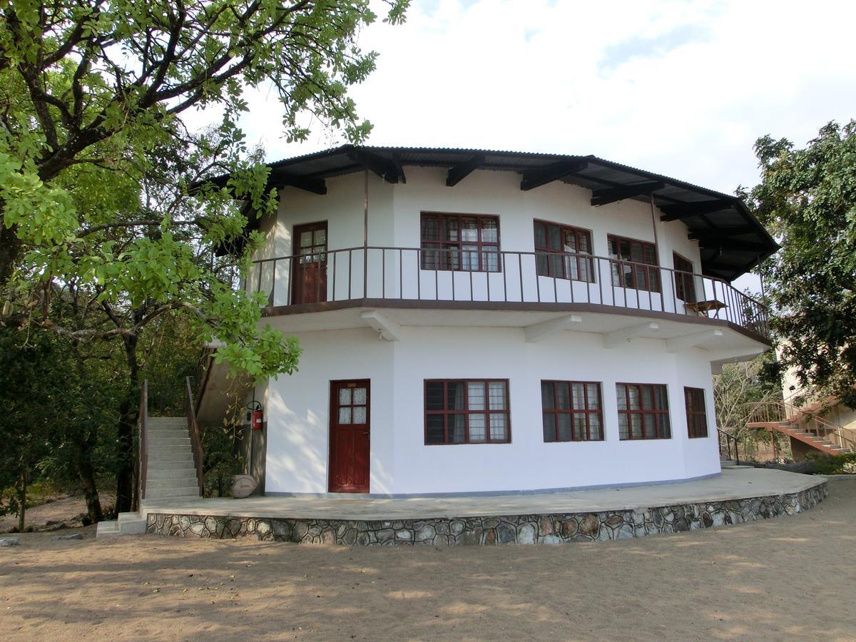 Matema Lake Shore Resort エクステリア 写真