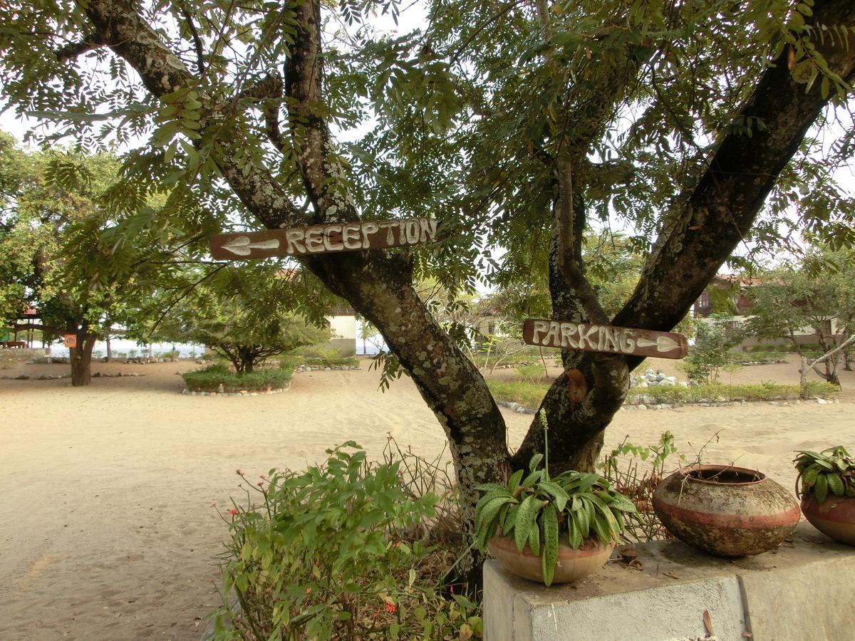 Matema Lake Shore Resort エクステリア 写真